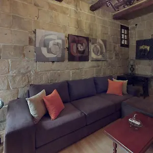Central 2 Bedroom In La Valette